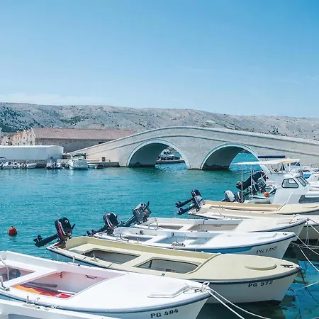 Stunning In Smokvica * Smokvica (Pag)